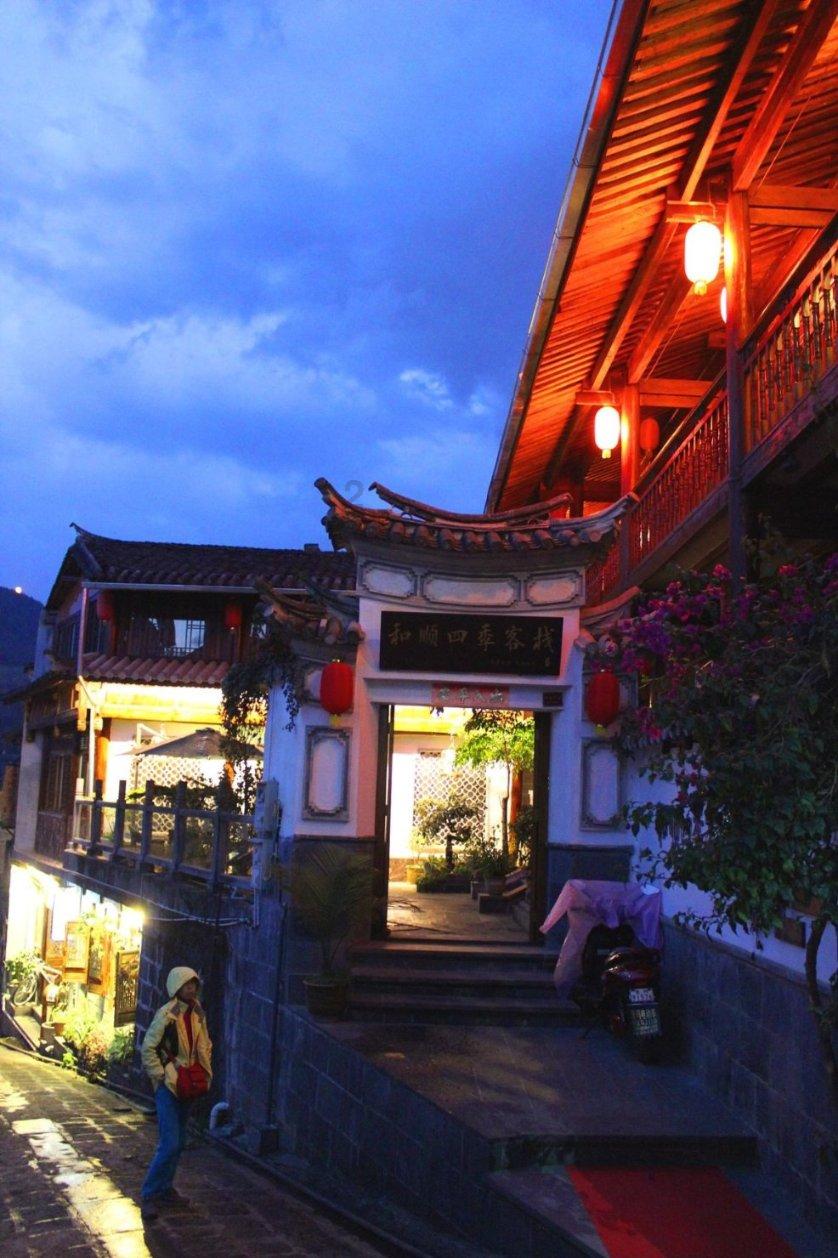 逃离阴暗的房屋
